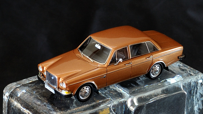 Neo Scale Models 164 kultainen