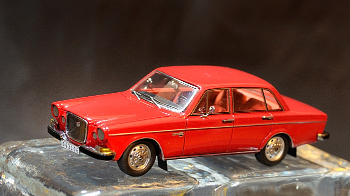 Neo Scale Models 164 punainen